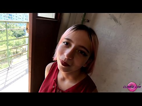 ❤️ Studint Sensual sûget in frjemdling yn 'e bûtenwrâld - Cum op syn gesicht Seks by porno fy.com-full-porner.ru ☑